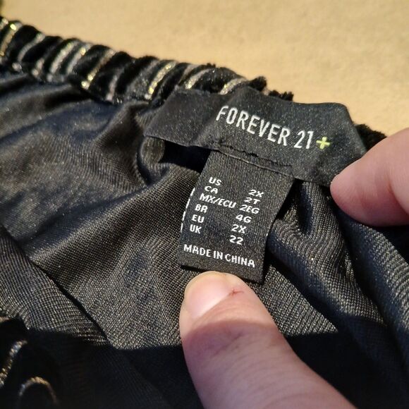 Forever 21 Two Piece Set Crop Top Wide Leg Pants 1X/2X Black Velvet Gold Stripe - Picture 4 of 16